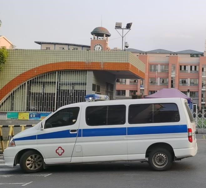 始兴救护车出租护送骨折病人一公里多少钱